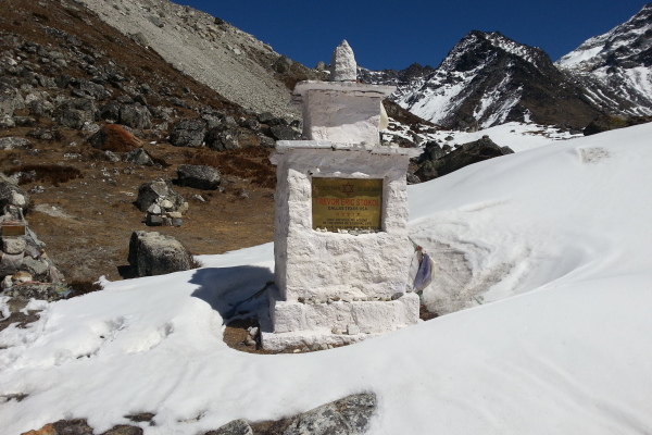 Gedenkstätte für verunglückte Touristen und Sherpa